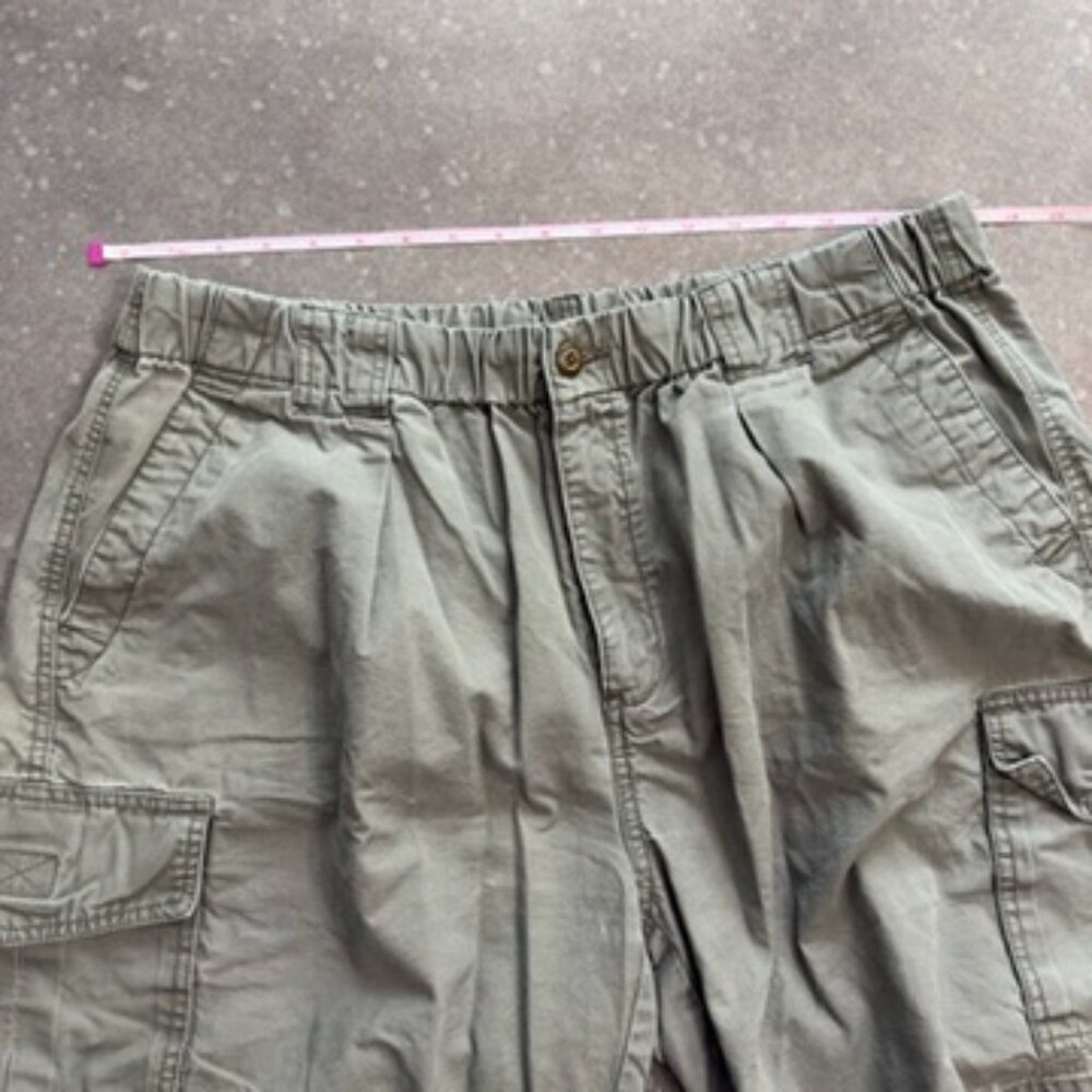 Tommy Bahama Olive Green Cargo Shorts - Size XL - Picture 9 of 12